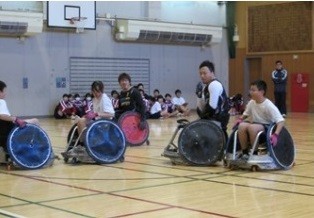 ウィルチェアーラグビー日本代表選手が渋谷区立中学校を訪問