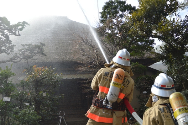 『文化財防火デー』に世田谷代官屋敷で消防演習が行われました！