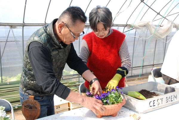 春が待ち遠しい！～世田谷の花栽培農家で寄せ植えづくり～