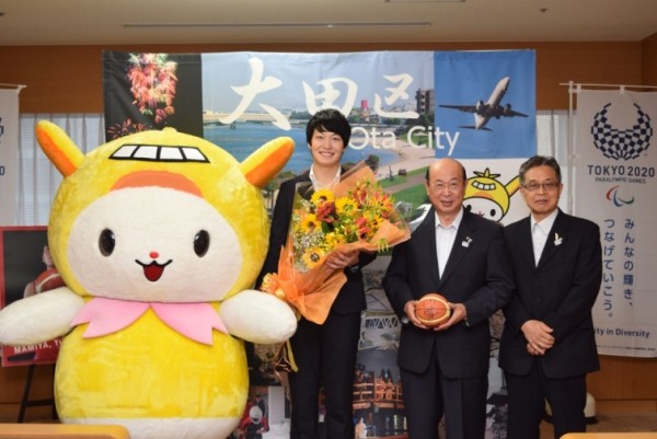 バスケットボール女子日本代表『間宮選手』大田区長を表敬訪問