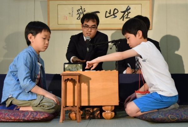 小中学生の将棋大会「花みず木竜王戦」・女流棋士による「花みず木女流オープン戦」開催