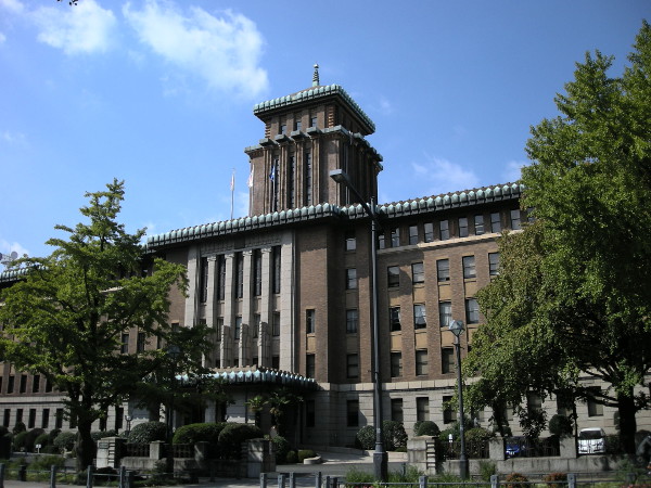 神奈川県庁本庁舎正面写真