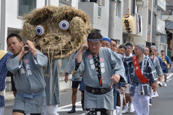 厄除け大蛇がまちを練り歩く『大蛇のお練り』