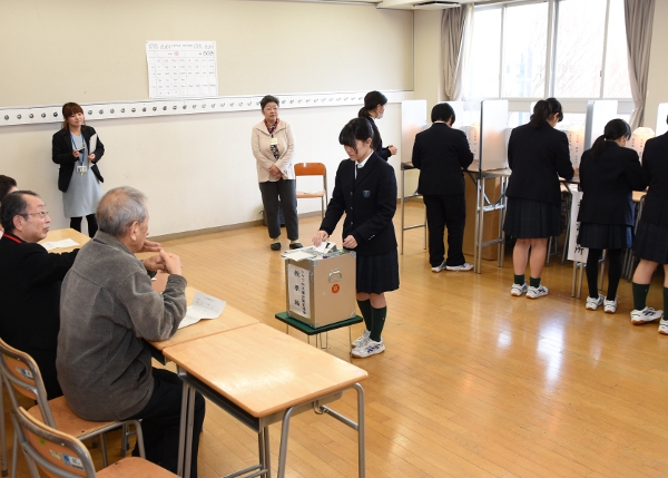 投票を体験！トキワ松学園高校で選挙出前授業を実施