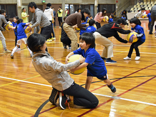 ボールを使って親子で遊ぼう『SOMPOボールゲームフェスタin目黒区』