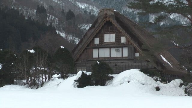 雪の合掌