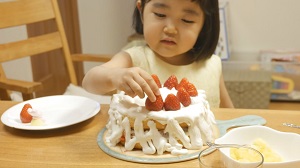 晴菜ちゃん3歳誕生日のケーキづくり