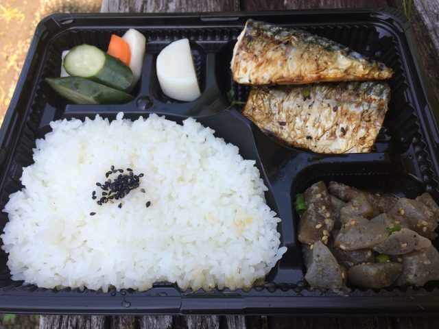 ⑧サバの塩焼弁当-min