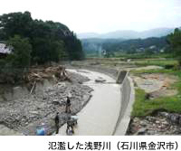 氾濫した浅野川（石川県金沢市）